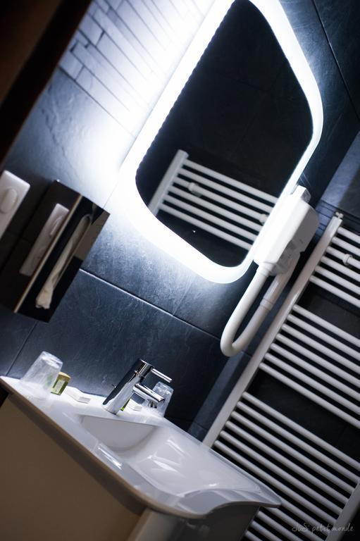Hotel De France Montmarault Kültér fotó